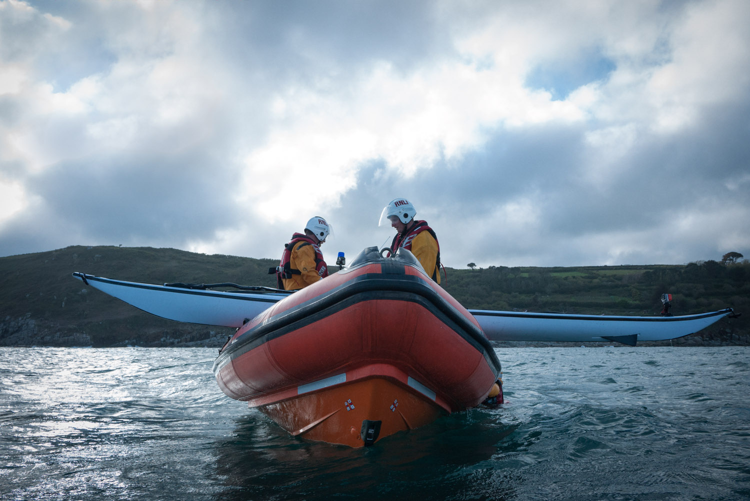 the inshore RIB. The crews learned how best to deal with a flooded kayak, and just how easy it is to empty a flooded cockpit once you know.