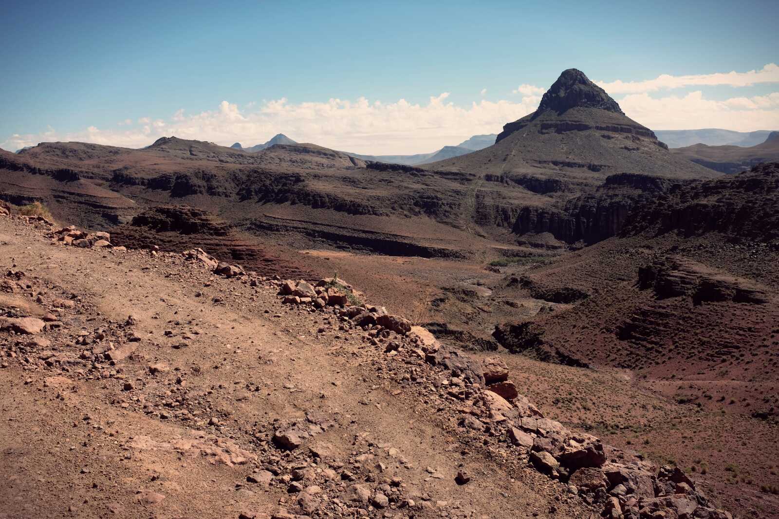 the climbing proper begins about 25km from N'kob. It's a steep climb of about 15km to the pass on a very rough, rocky surfacee. I enjoy climbs like this, I