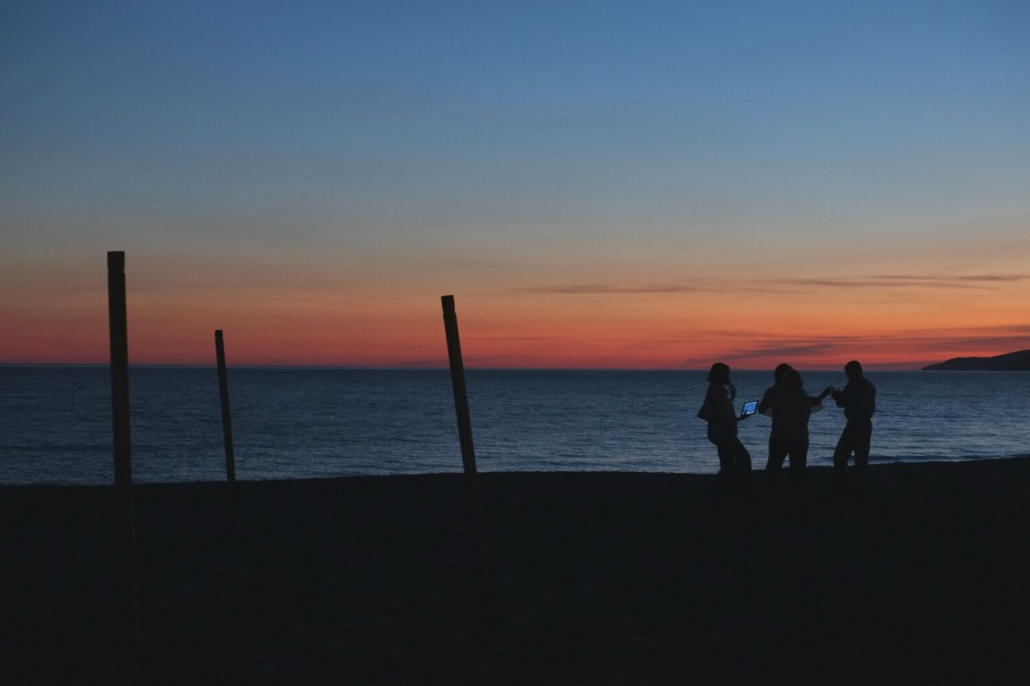 some folk on the other hand like beaches and taking pictures of sunsets on them with their iPads....