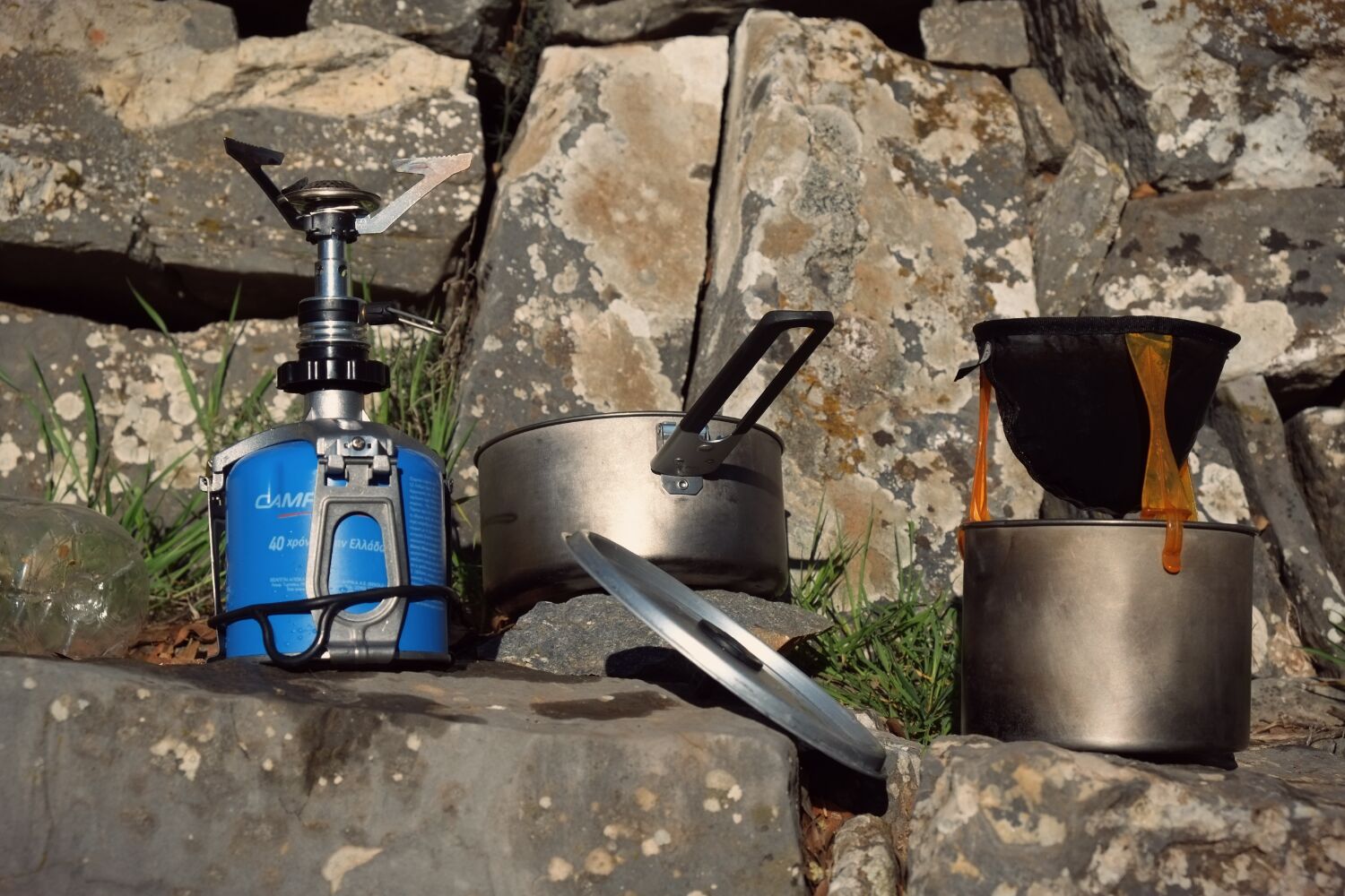 Camp kitchen. as there are two of us I didn't bother with my little wood burner.. instead a tiny gas stove. Screw type canisters don't exist in Crete however the puncture type canisters are available all over thee place. Edelrid make an adapter.