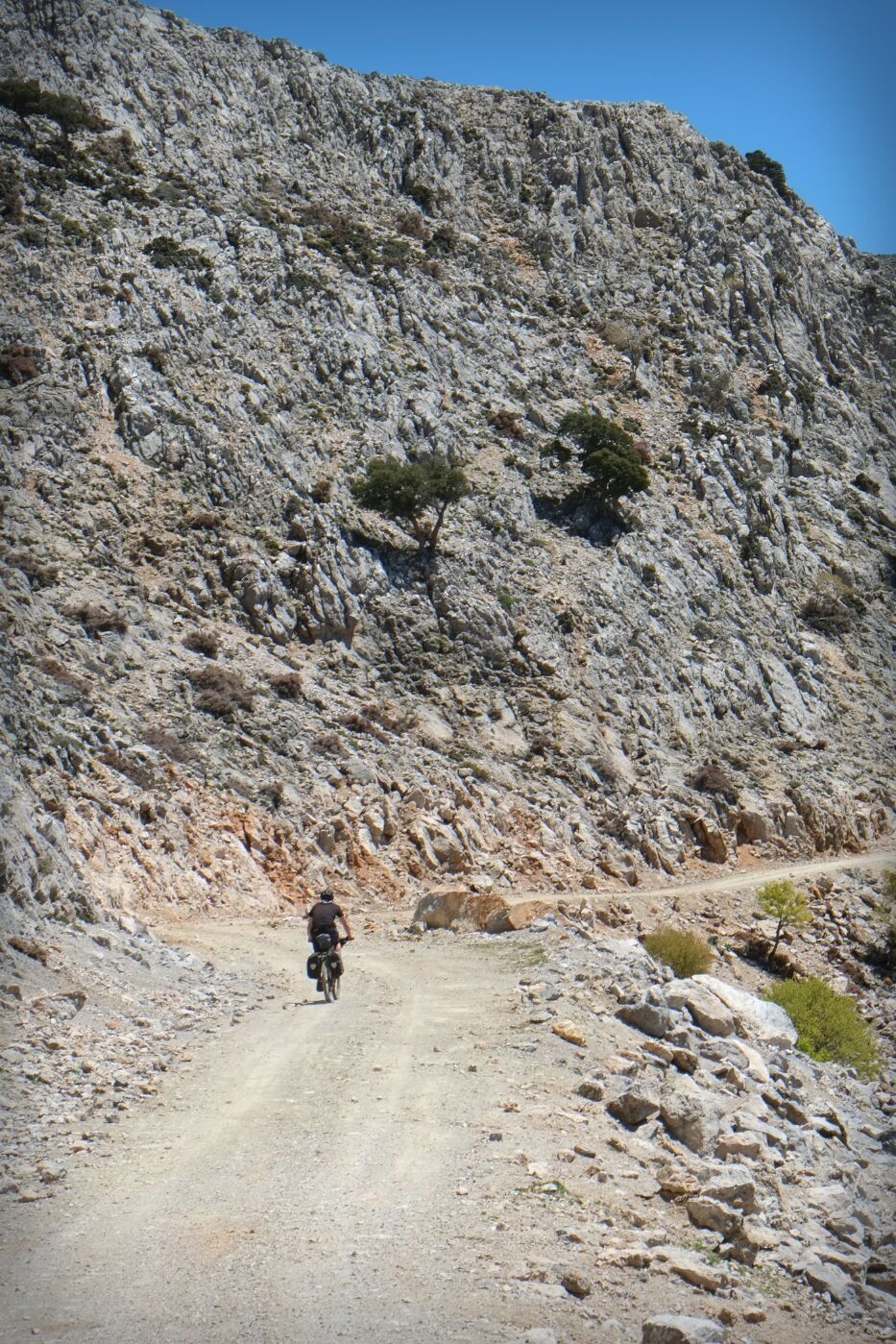 We were very quickly back on dirt however for a long, fast descent along the southern flanks of the range..