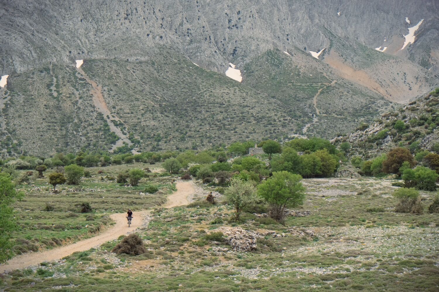 mmmm.. big mountains, riding across the Limnakaro Plateau which sits at about 1200m.