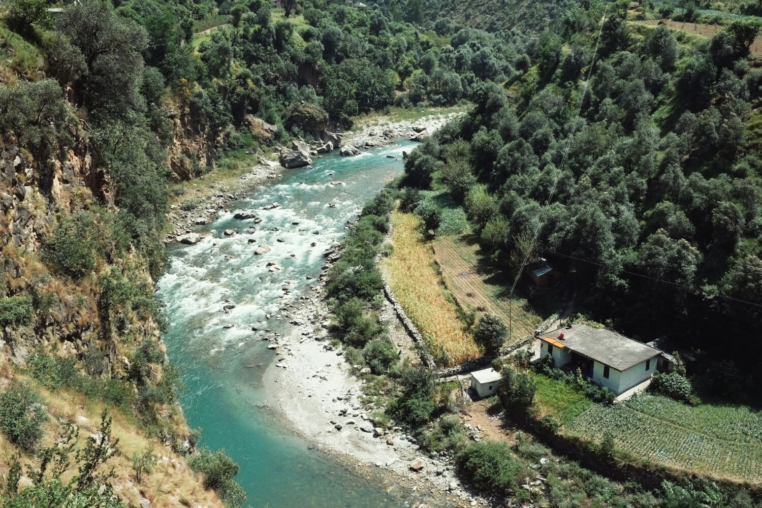 The valley on the approach to the Jalori La