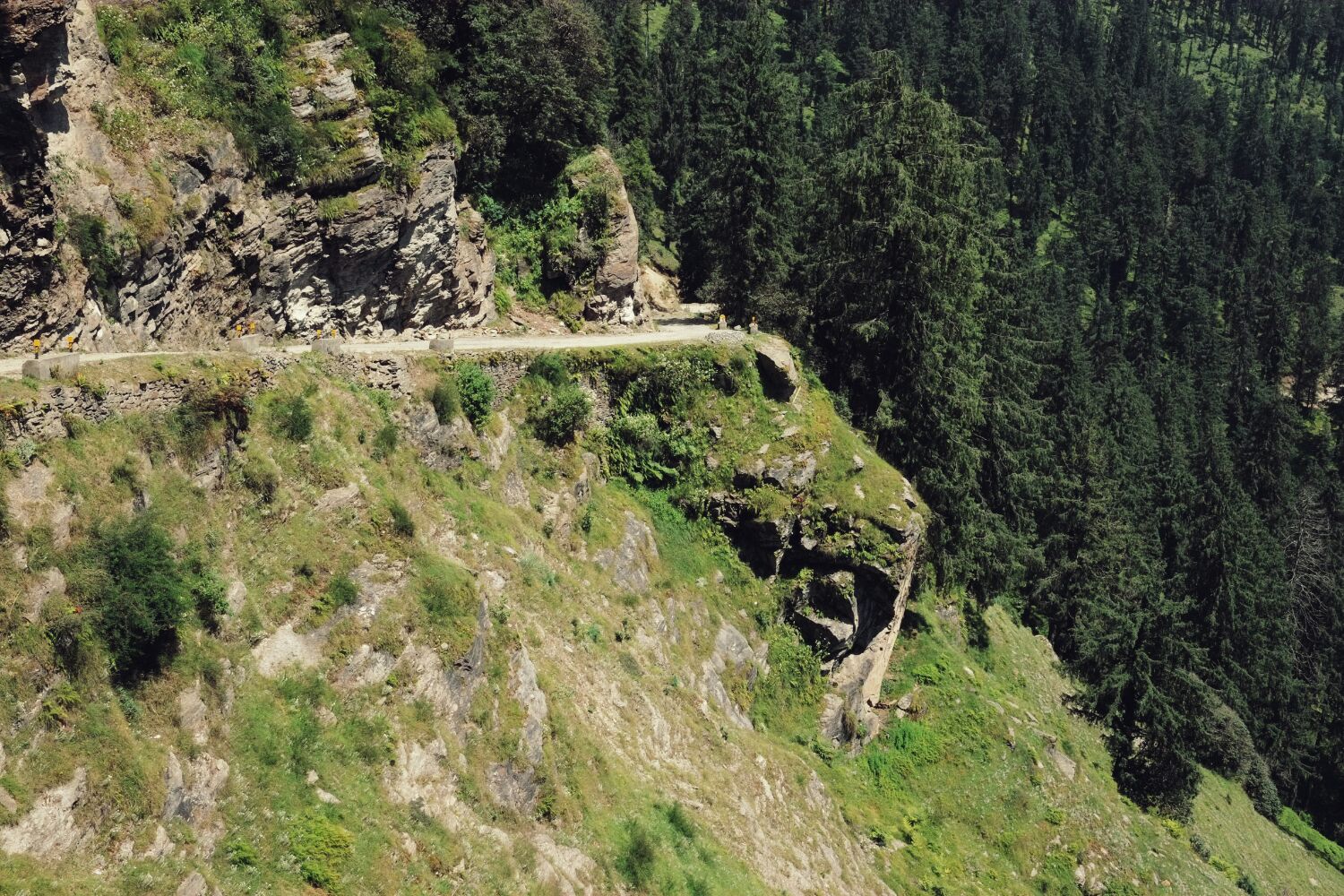 The descent.. 55km down to the baking hot valley