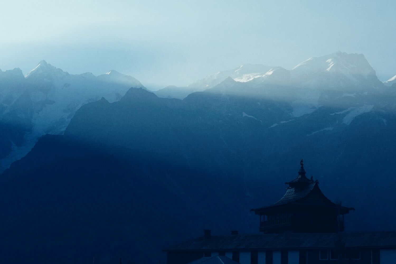 Leaving Kalpa the sun hadn't risen above the Kinnaur Kailash... it was rather lovely.