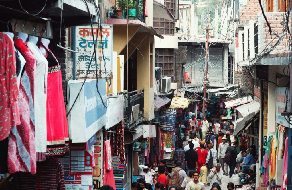 Kullu, Himachel Pradesh is a colourful town. It only sits at about 4000ft altitude so it's a little sobering to think the high point of my planned ride will need me to pedal to an altitude more than 12,000 ft higher...