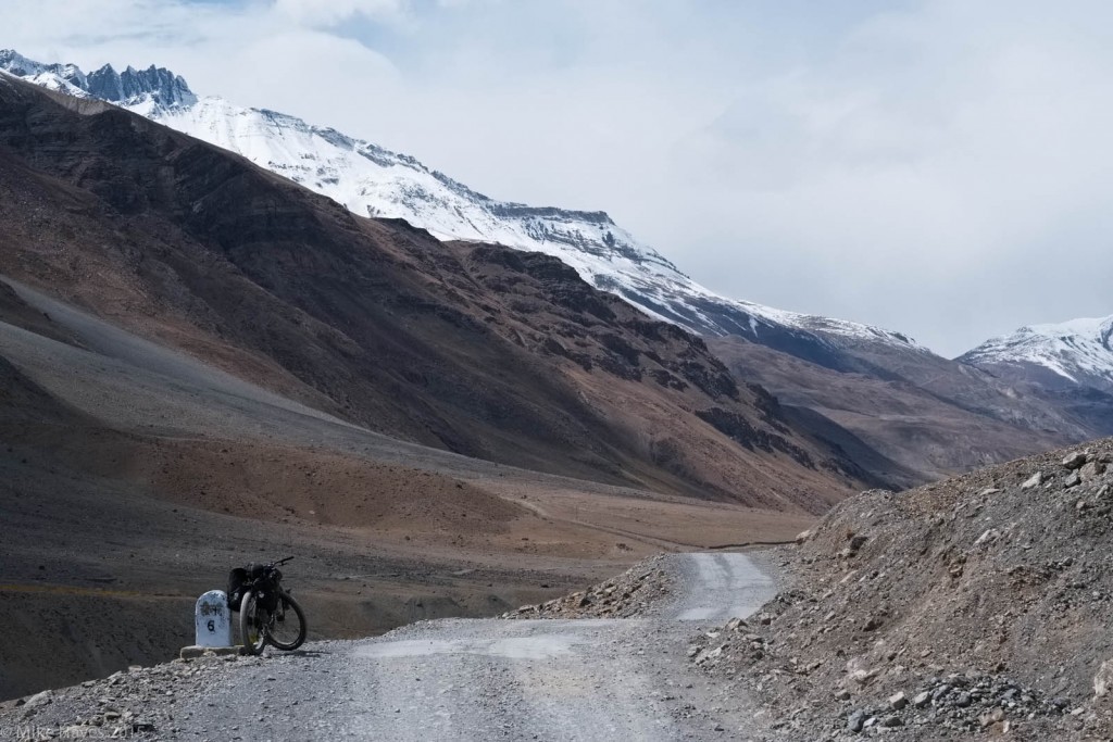 On the road to Losar. Nice & bleak.