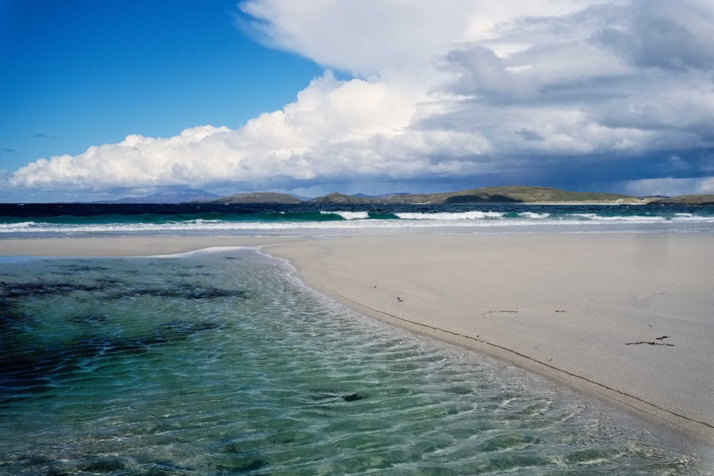 The west coast of Barra is fabulous, rugged bays with deserted white sand beaches and crystal clear waters...